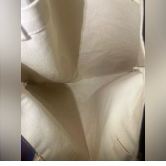 Louis Vuitton Tote Bag with Graphic Design - Picture 4 of 4